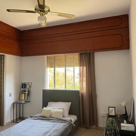 3 Bedroom In Center *